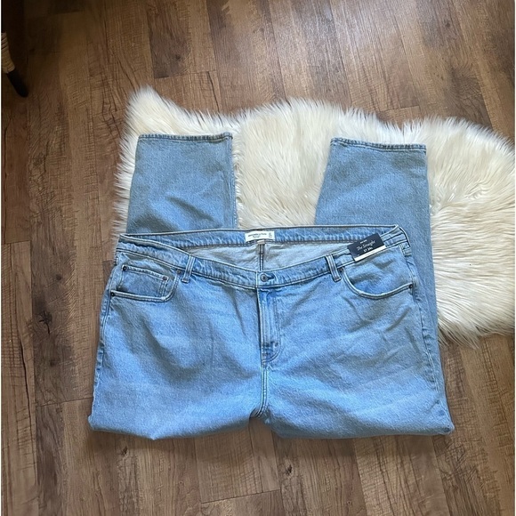 ABERCROMBIE & FITCH Curve Love The Straight Mid Rise Jeans - Picture 2 of 7